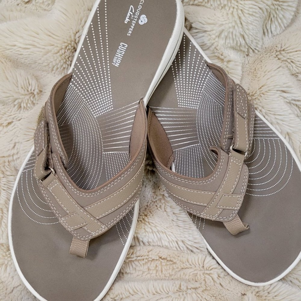Clarks Breeze Sea Flip Flops - Women's Size 10 - Taupe